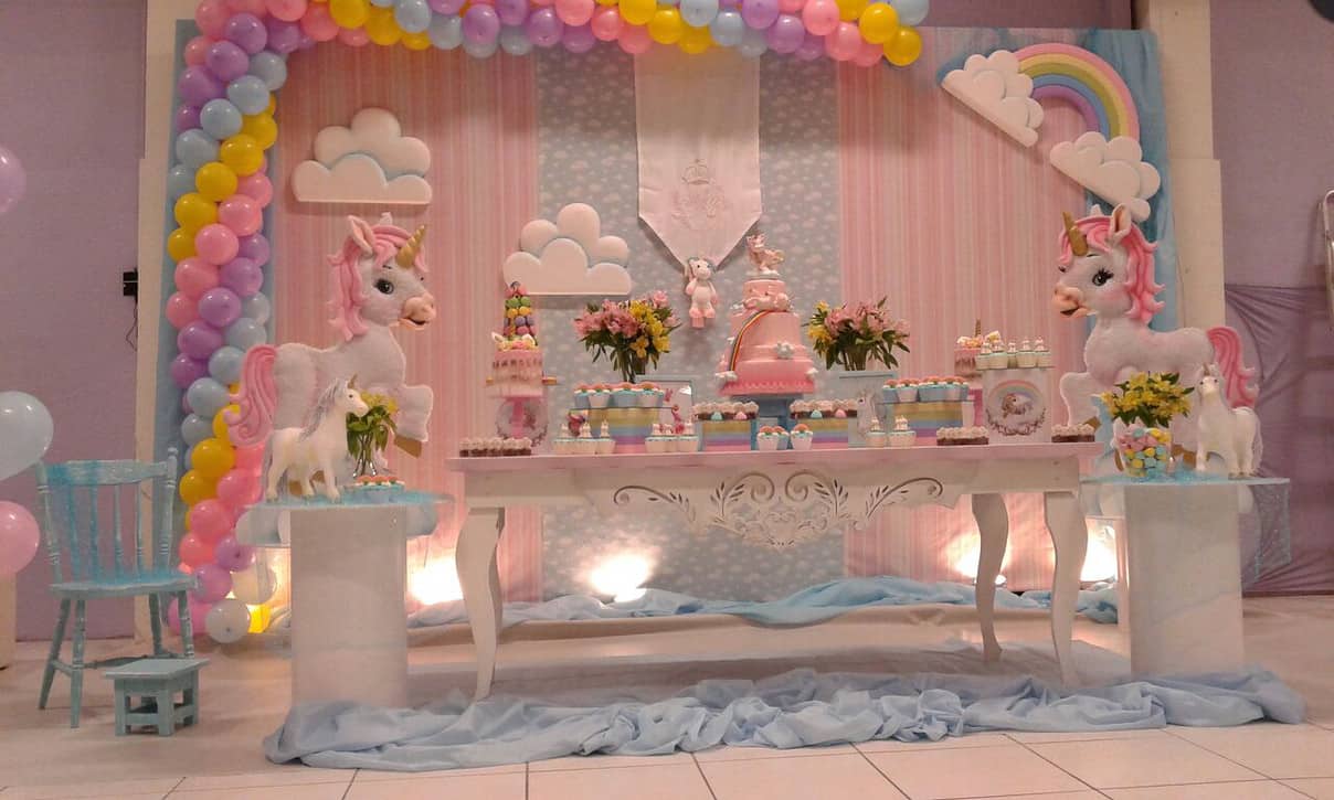 Comemoração de aniversário infantil em salão de beleza dá direito